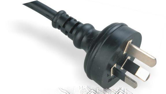 LA020E 3-conductor Non-rewirable Plug Power Supply Cord