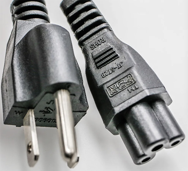 NEMA5-15P to IEC 60320 C5 Power Cord